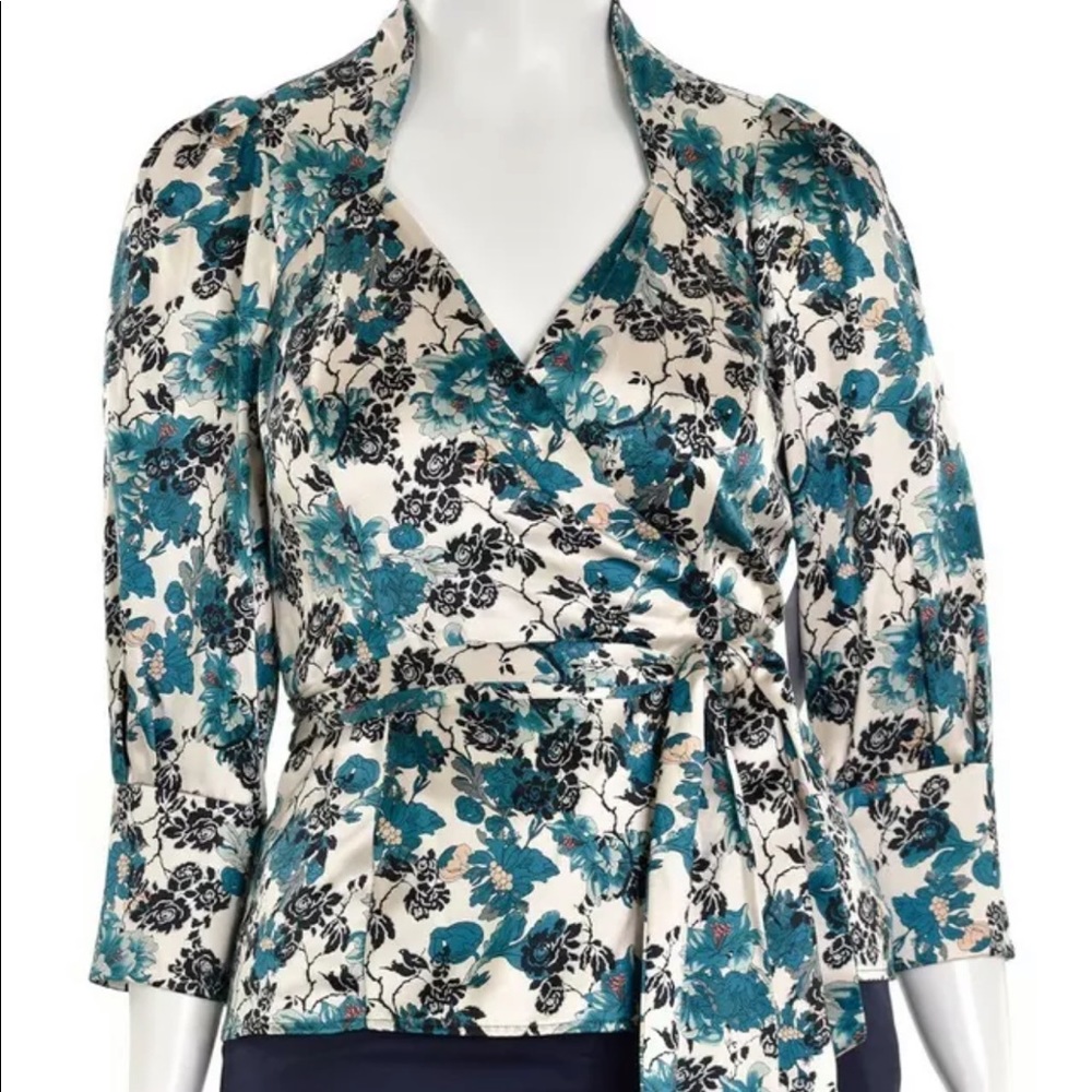Diane Von Furstenbeeg Irlan wrap top size 6